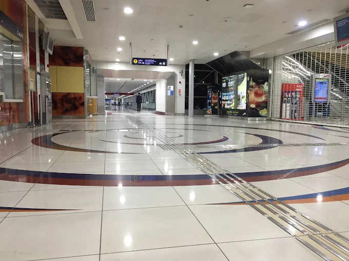 Emirates tower metro station2