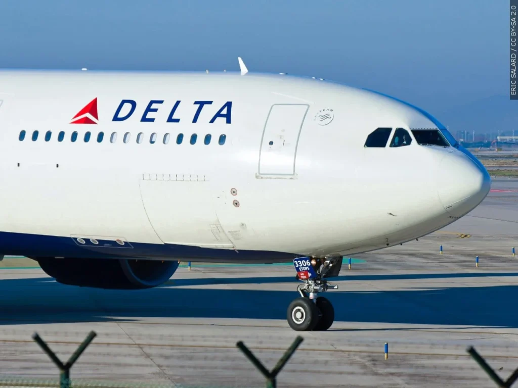 Delta flight dl275 diverted lax