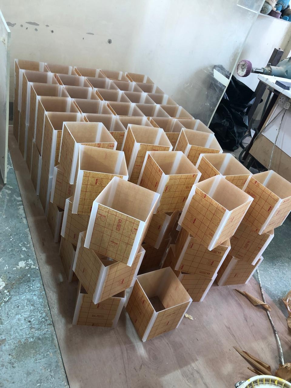 Acrylic Gallery Plus | Acrylic Display Products