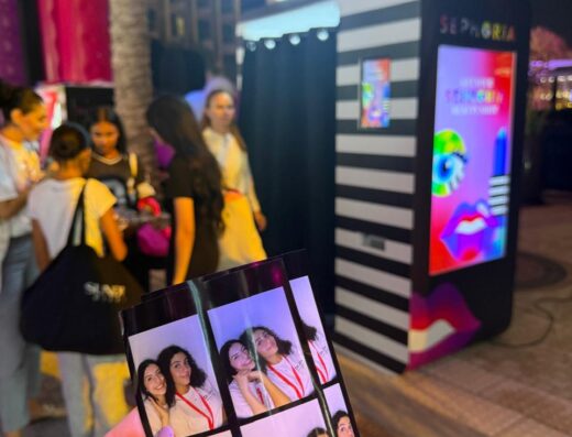 Enclosed photo booth rental