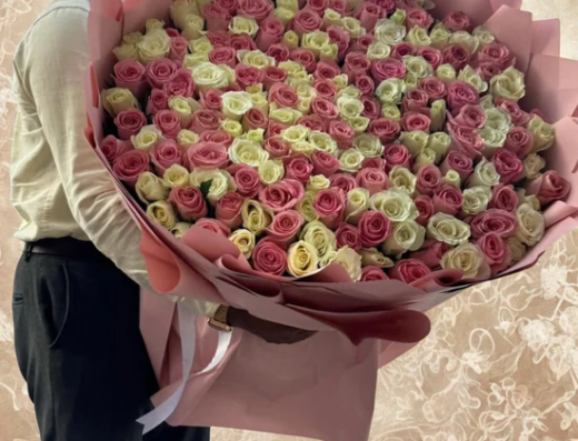 200 pink white roses bouquet closeup dubai flowerdxb